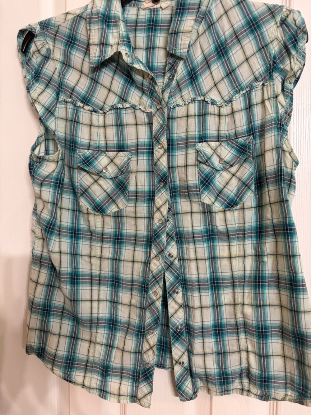 Mudd Plaid Sleeveless snap up in Teal and Ivory